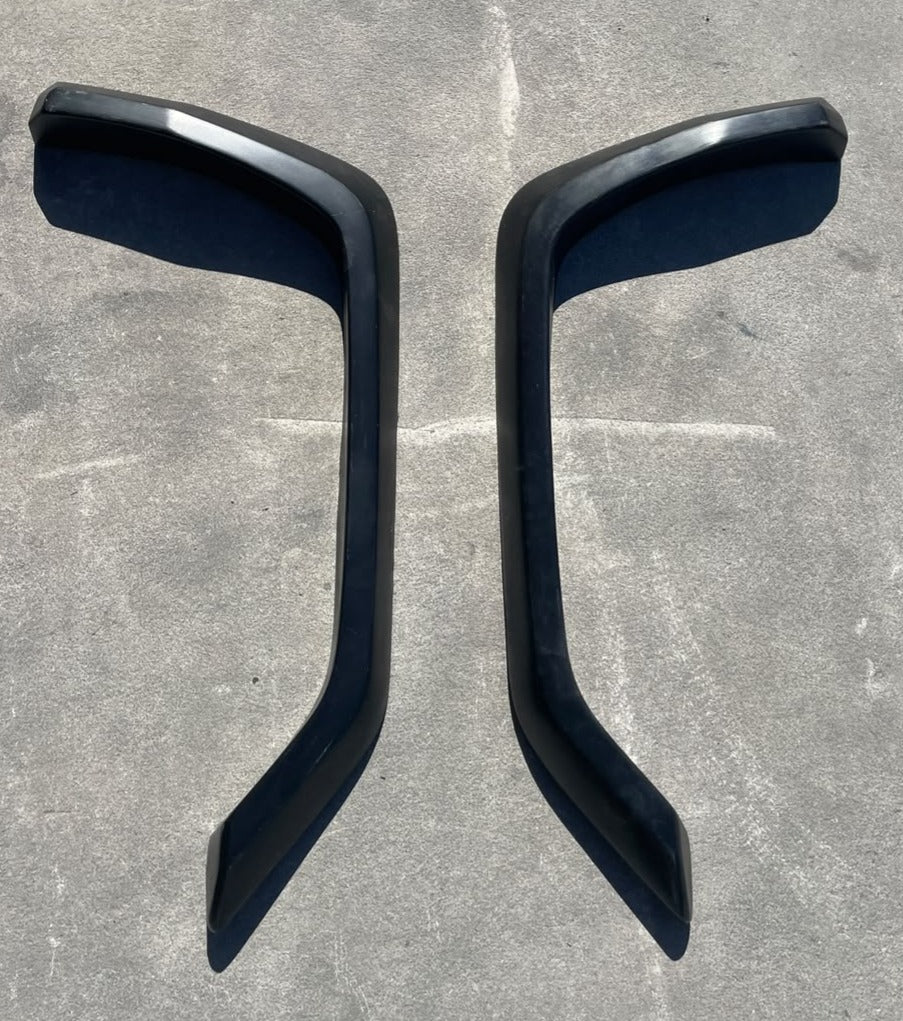 Aftermarket 75 Series Landcruiser Front Fibreglass Flare Kit..