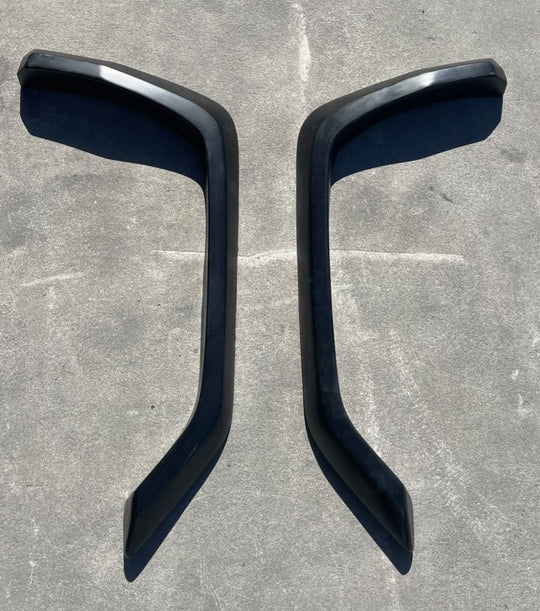 Aftermarket 75 Series Landcruiser Front Fibreglass Flare Kit..